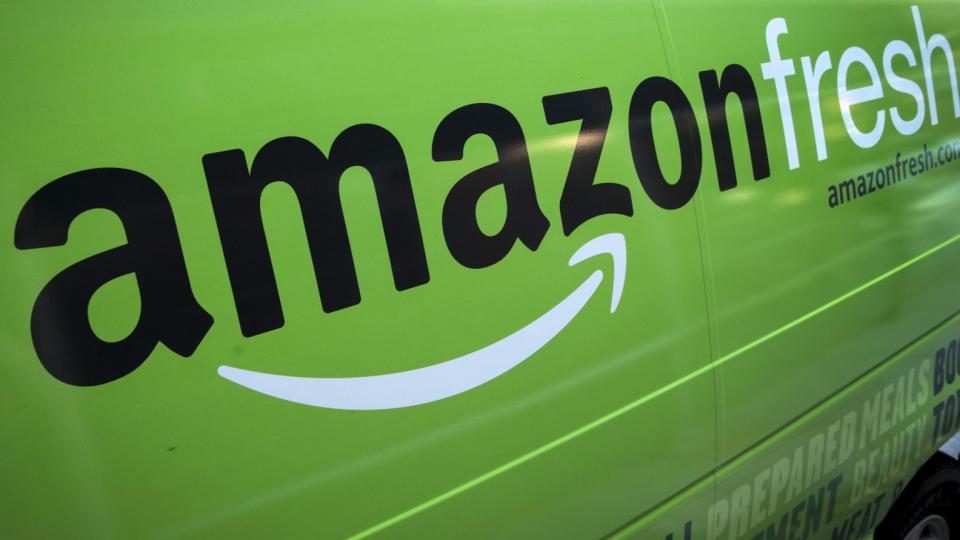 Amazon Fresh thực hiện trợ giá vận chuyển lớn cho thành viên Prime khi lấn sân vào thị trường tạp hóa trực tuyến của Anh (Ảnh: Amazon)